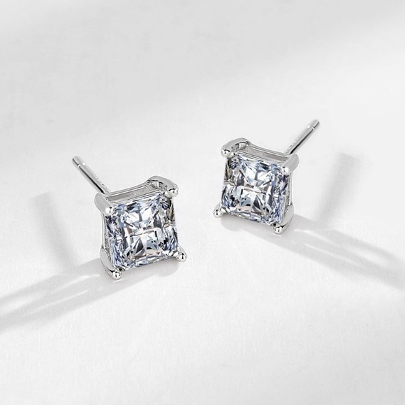 Jewelry - 925 stamped silver diamonds earrings/ear studs